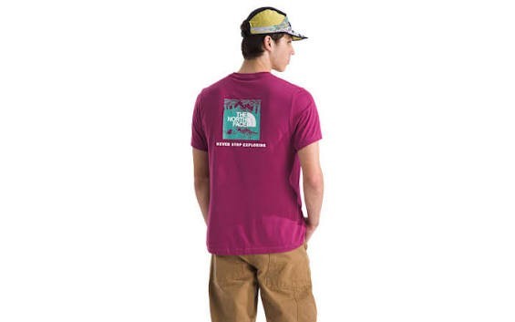 Men&rsquo;s The North Face Celebration Box NSE Short-Sleeve Cyber Berry – XXL