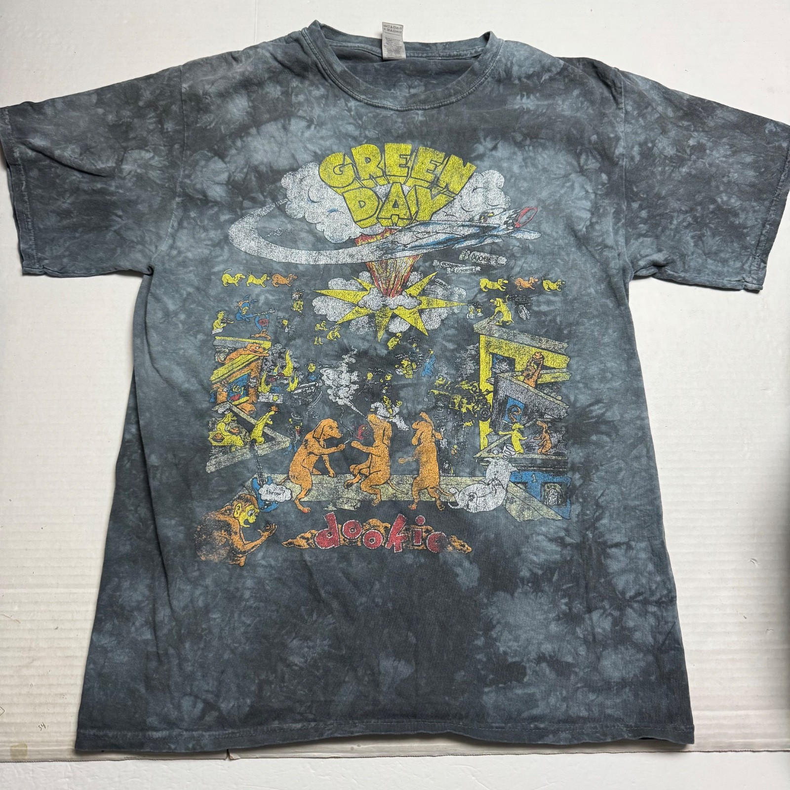 Men&rsquo;s Green Day Dookie Distressed Graphics T-Shirt in Tie-Dye Size: L