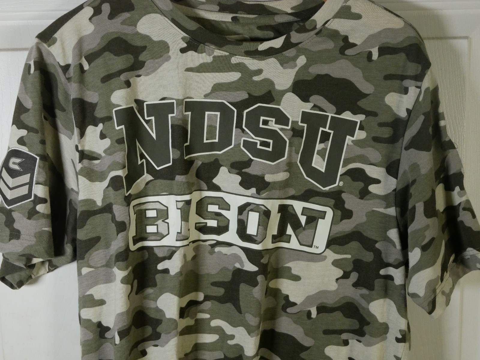 NDSU North Dakota Bison Camo Colosseum T-Shirt Size L Military Aesthetics NCAA