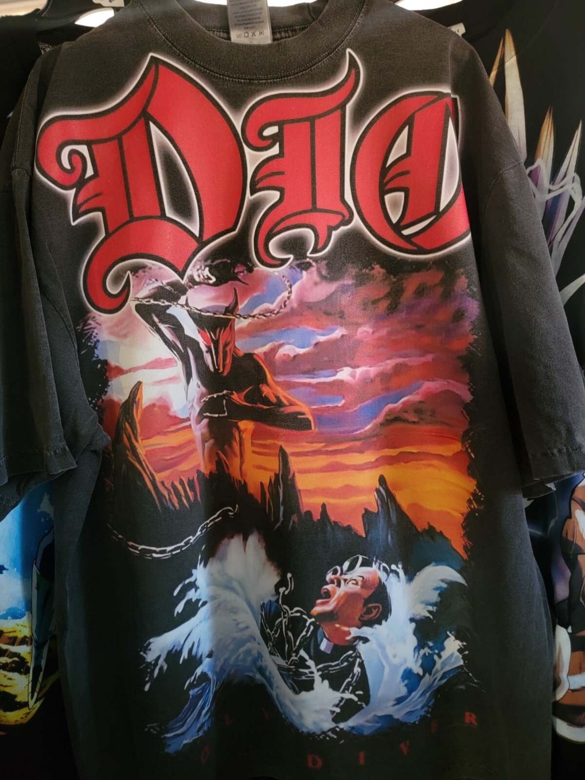 DIO HOLY DIVER ON A SHAKA HEAVYWEIGHT GARMET DYED T SHIRT « MODERN »