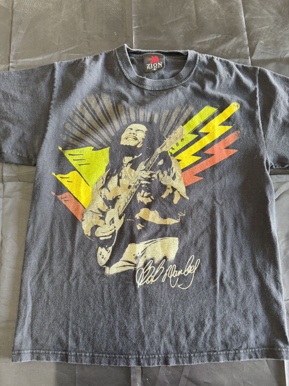 vintage bob marley tee on zion tag size medium black faded nicely worn out