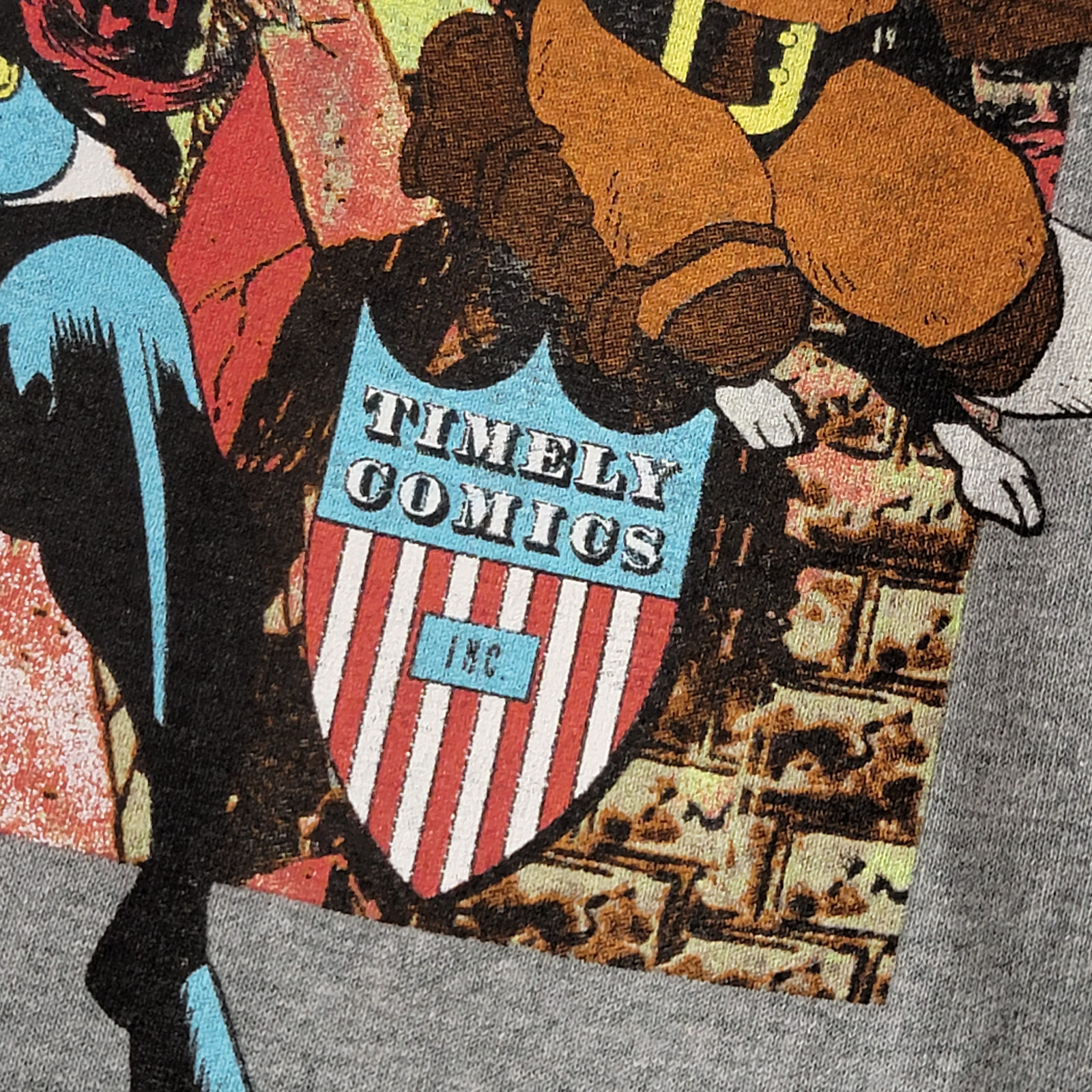 MARVEL COMICS Shirt Mens Golden Age Advengers Small Gray Hulk Capt America NWT