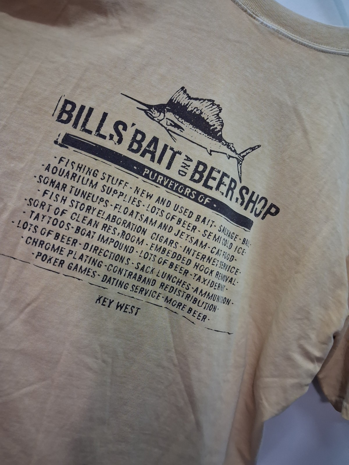 Crazy Shirts Bill&rsquo;s Bait Beer Shop Graphic Tee Fishing Hawaii L