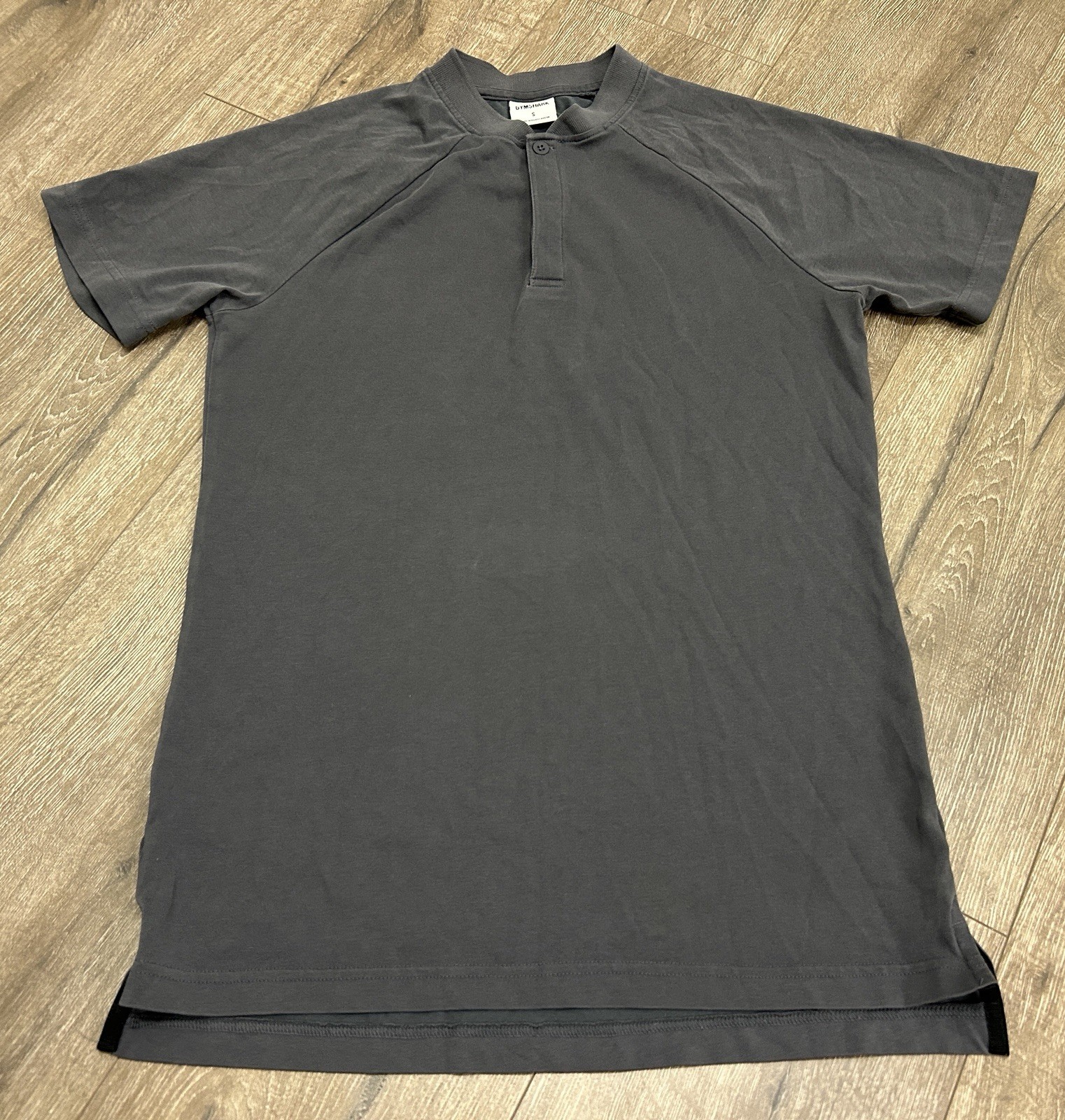 GYMSHARK Men’s Rest Day Short Sleeve Henley Shirt Size Small Gray Casual