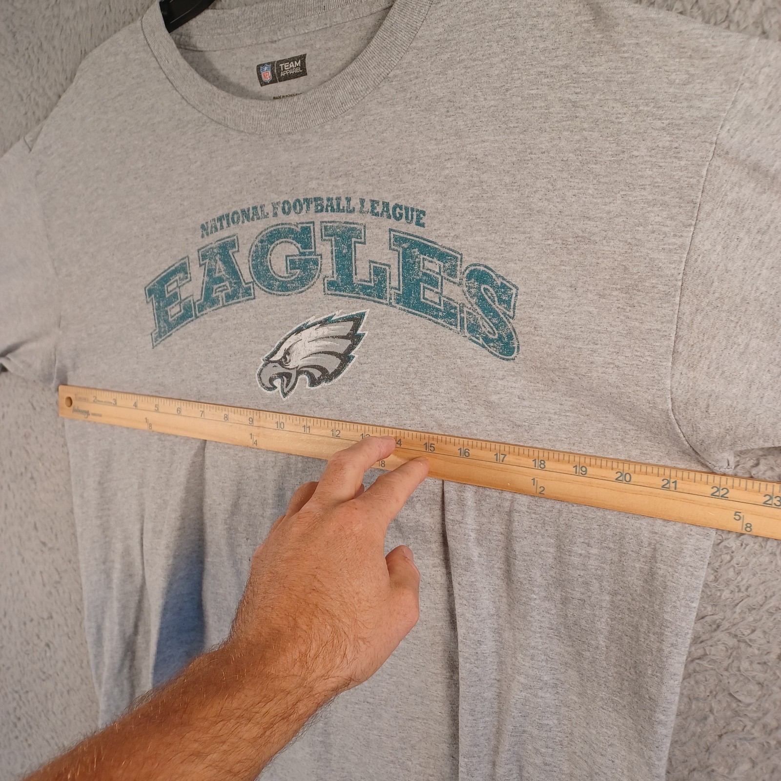 NFL Team Apparel Eagles Logo Mens Gray Long Sleeve T-Shirt Size Large Football