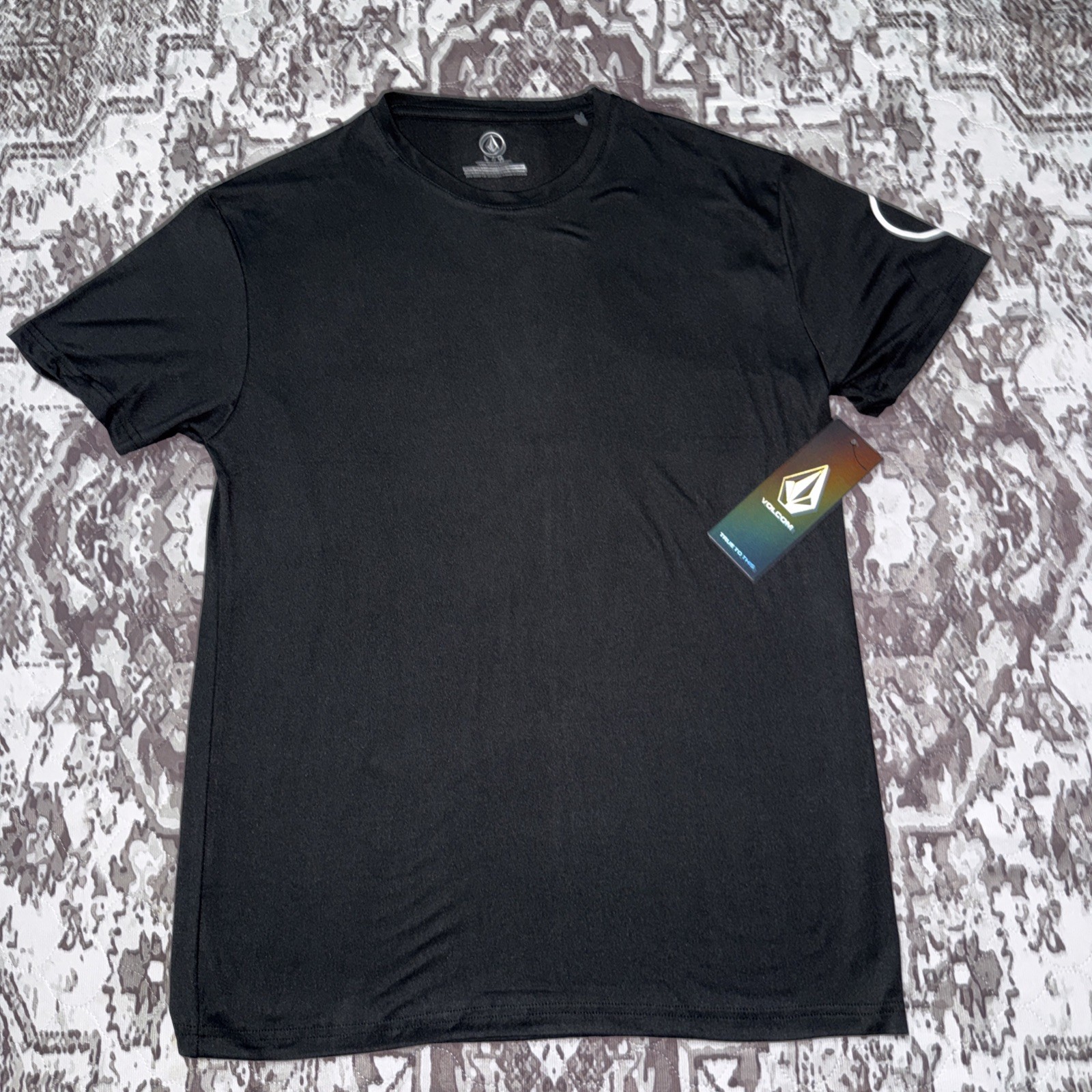 NWT Volcom Short Sleeve T-Shirt Black Men’s Size Large. A1