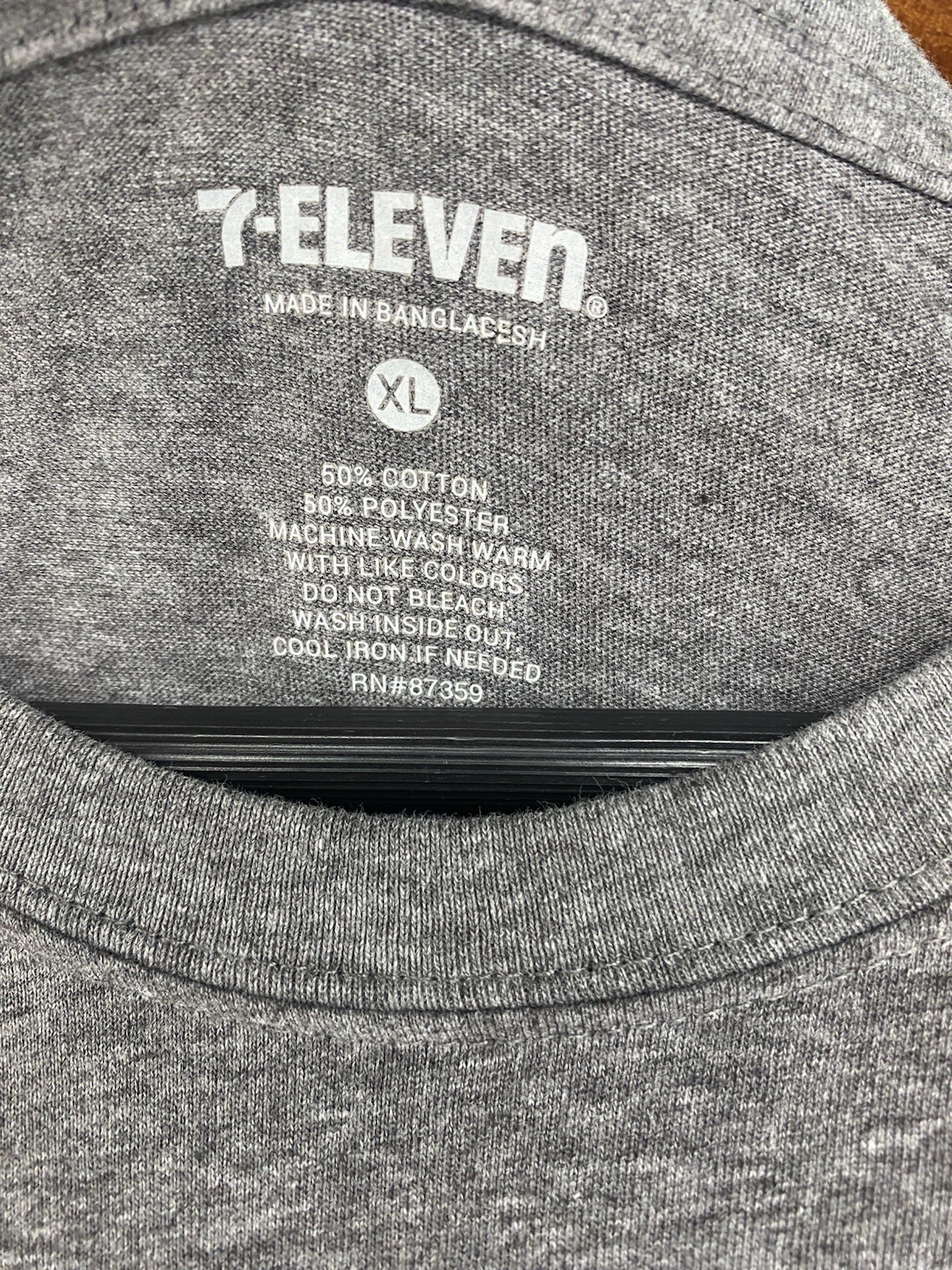7-Eleven, 7-11 Tee Shirt Gray Slurpee Neon Cup Graphic Logo Men’s Size XL