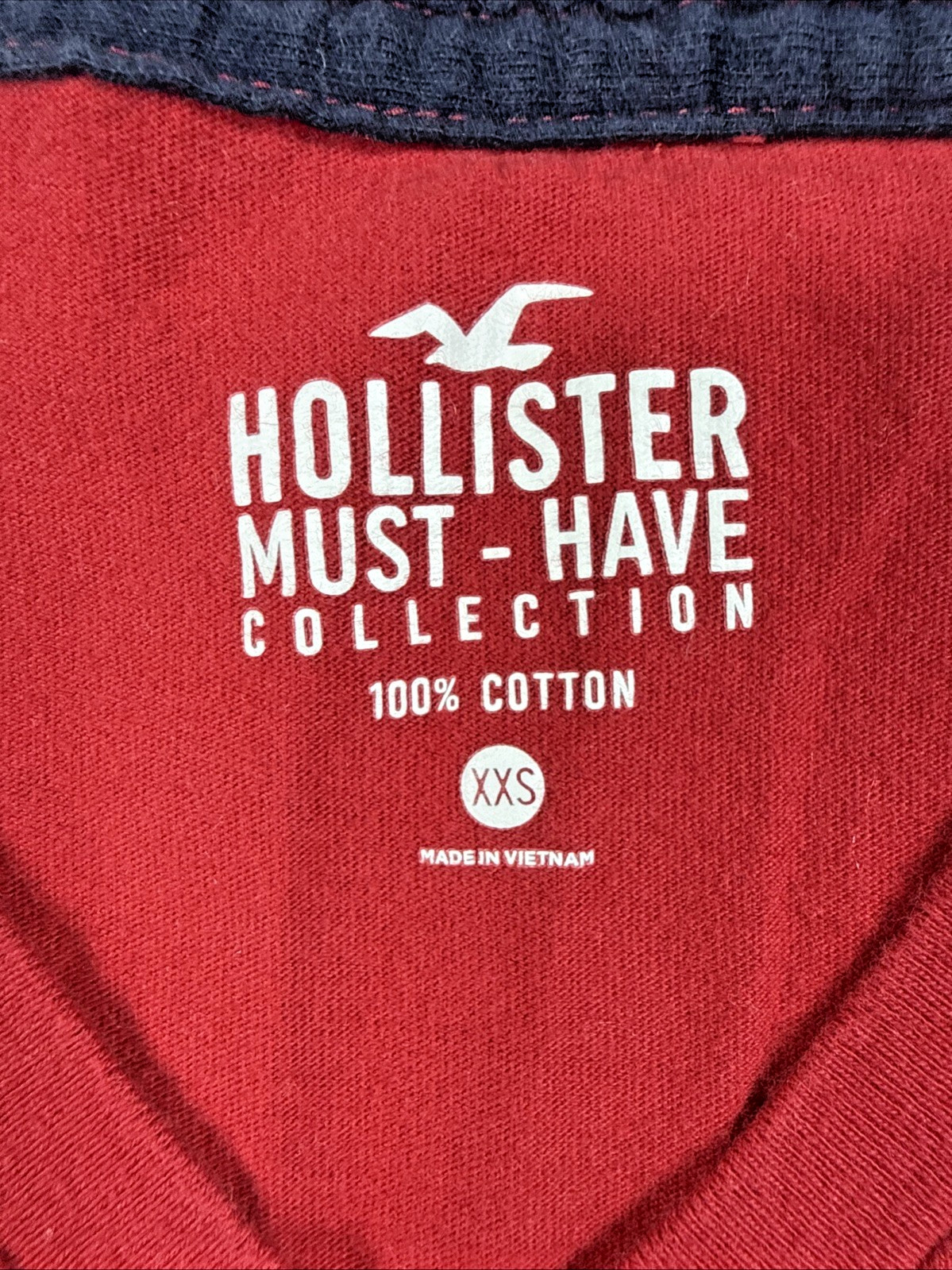 Hollister Men&rsquo;s Must-Have Collection 100% Cotton V-Neck T-Shirt Red Size XXS