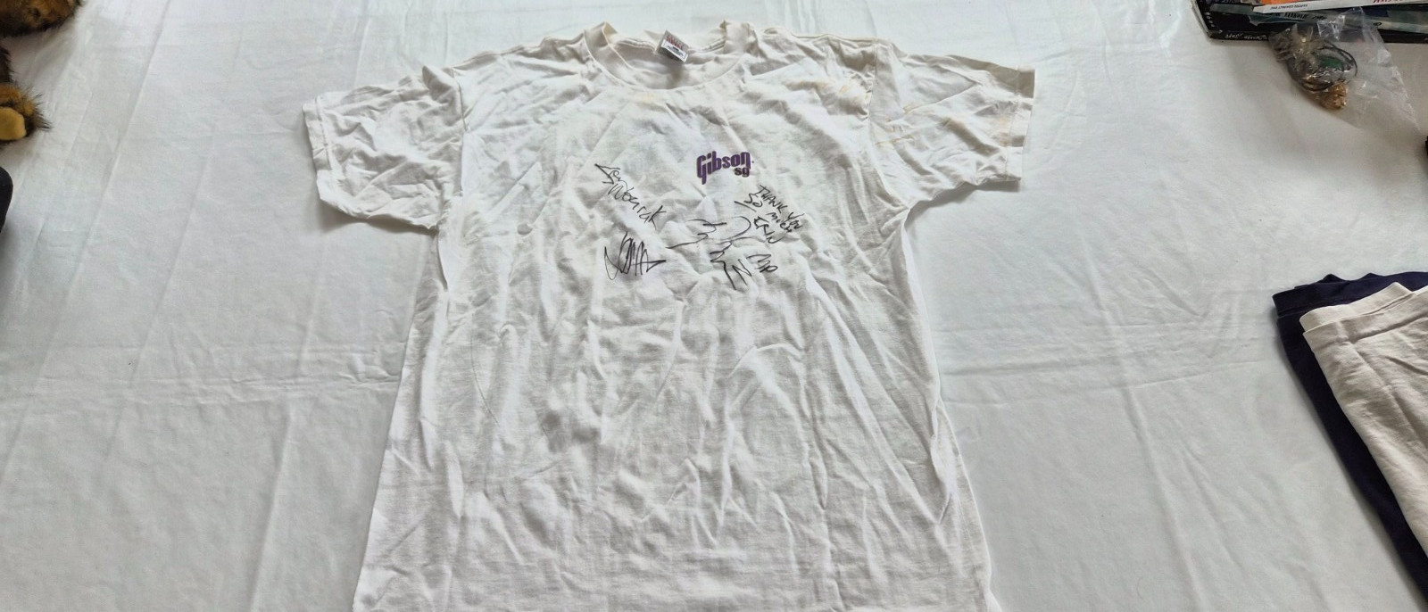 Vtg 80s/90&rsquo;s Gibson Guitar T Shirt Guitars Autographed – Not sure by who