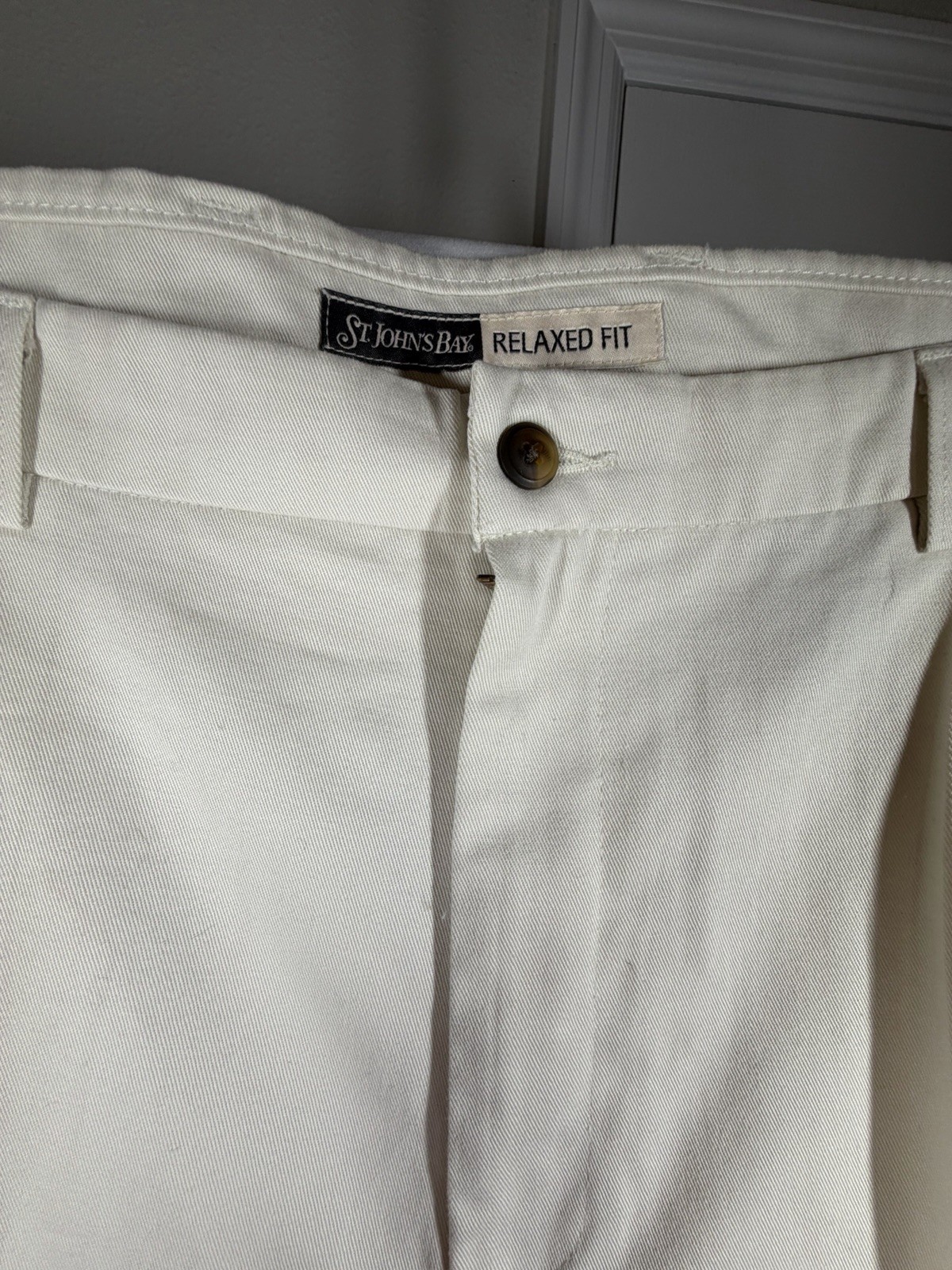 St. John&rsquo;s Bay Men&rsquo;s 40×34 Cream Chino Pants Relaxed Fit Pleated Front Cotton