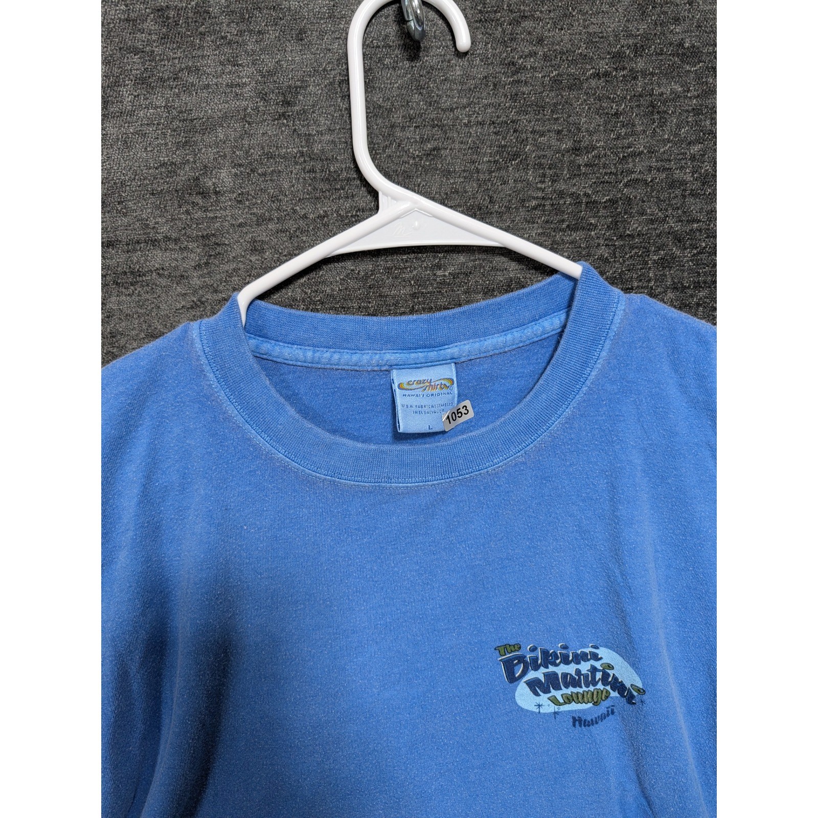 Crazy Shirts Mens Large Blue Hawaii Dyed Bikini Martini Lounge Hawaii T-Shirt