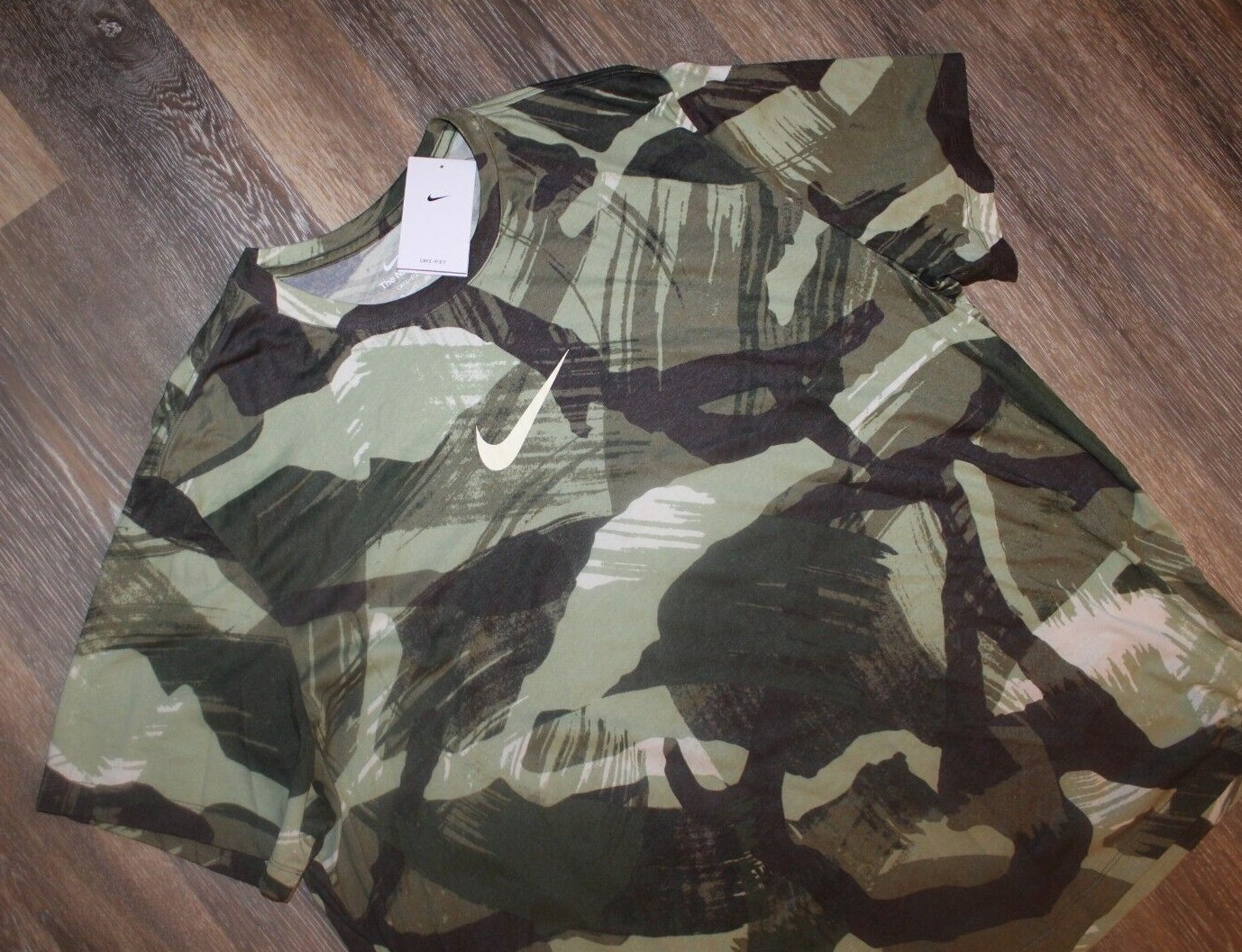 NWT NIKE Men&rsquo;s Big & Tall Camouflage Swoosh Athletic T-Shirt Green White