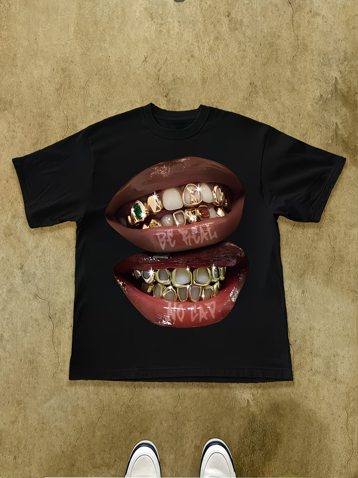 Fashionable Women&rsquo;S New Round Neck Design Featuring Trendy Artistic Lip Pattern