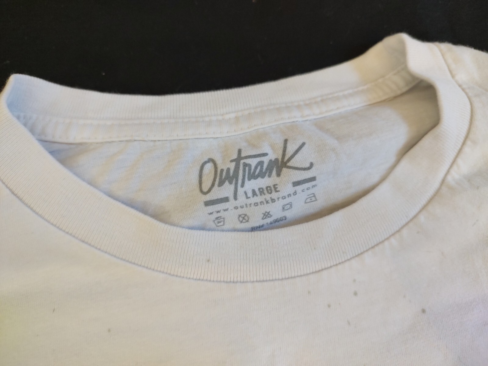 Outrank Tee Move in Silence Art Graphic Collage Script White Shirt Men&rsquo;s Sz L