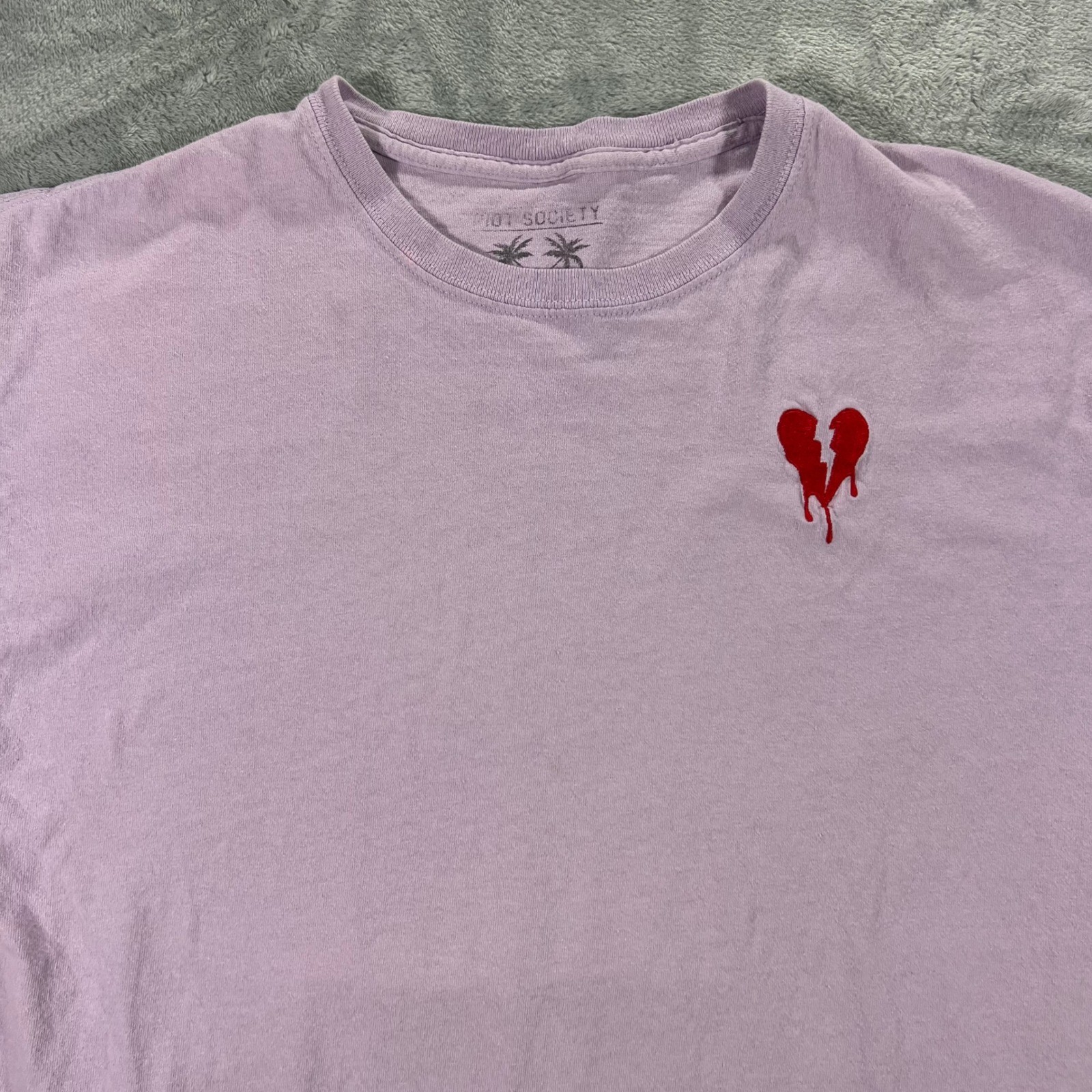 RIOT SOCIETY T-Shirt Mens Large Purple Dripping Broken Heart Tee