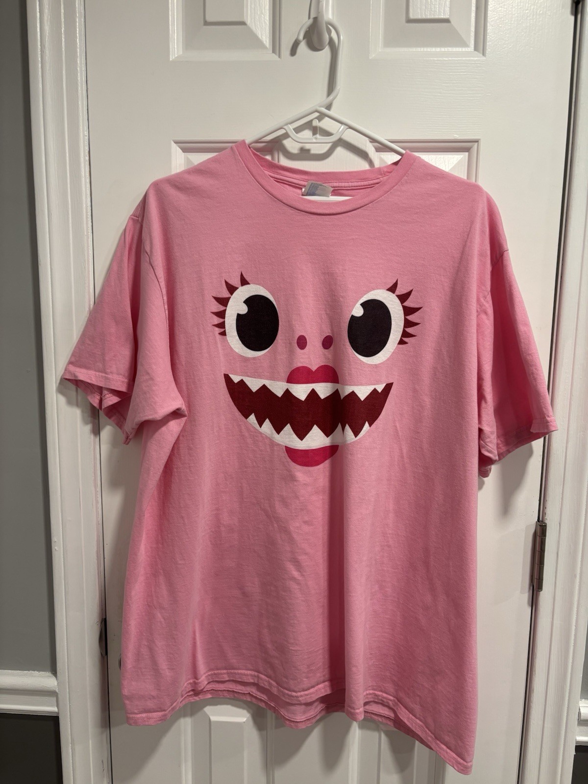 Baby Shark Mommy Shark short sleeve t-shirt XXL in Pink