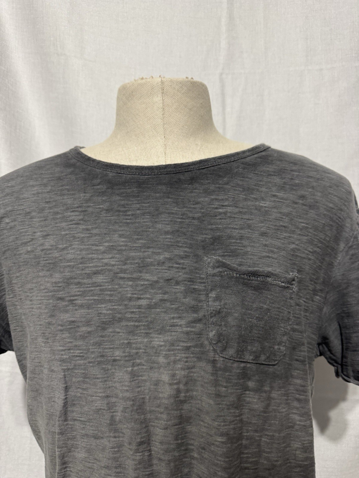 Carbon Tshirt Distressed Gray Longer Length Chest Pocket Men’s Medium