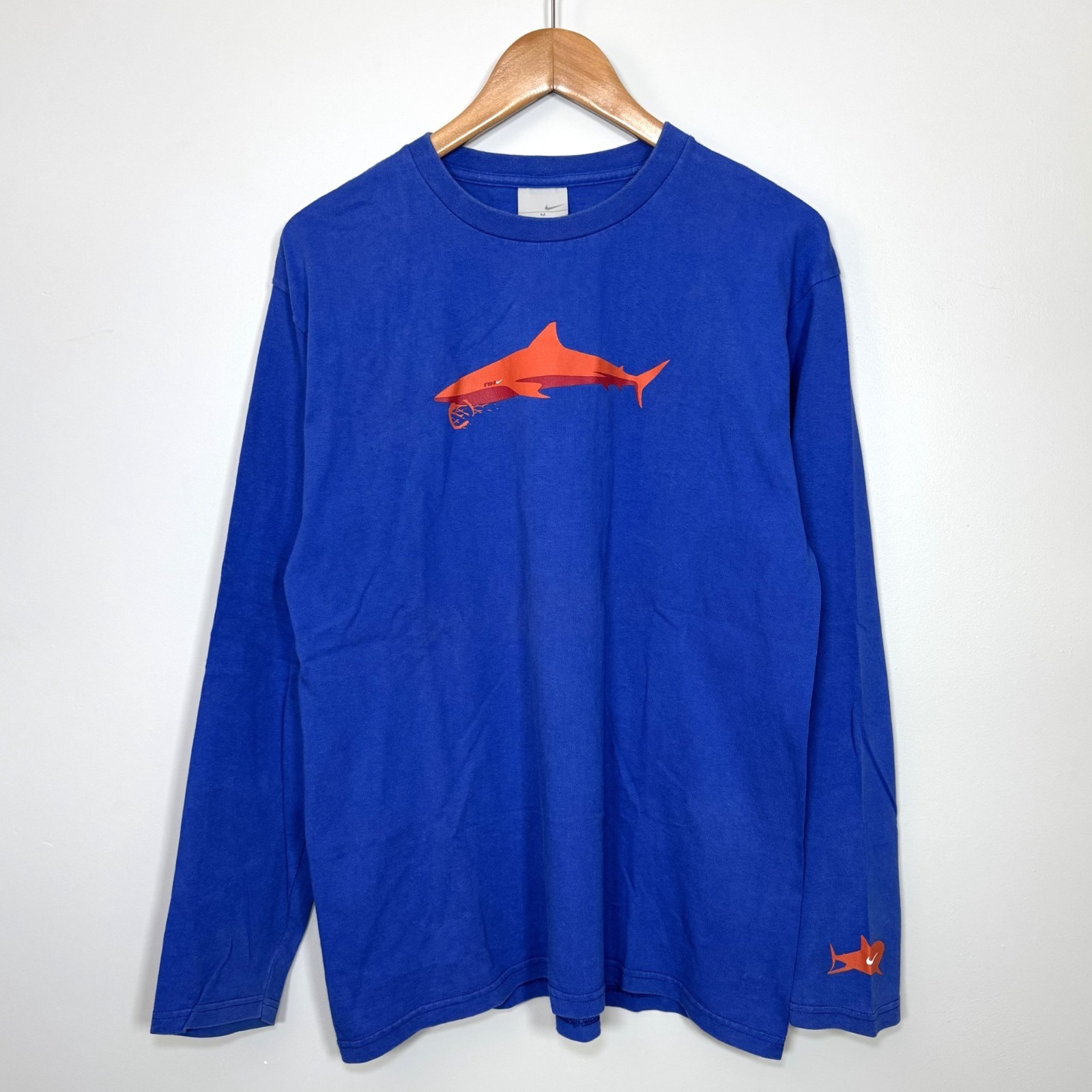 Vintage Nike Shark Basketball T-Shirt Mens M Made in USA 90s Silver Tag Graphic