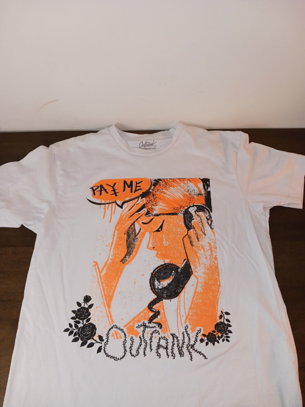 OUTRANK « PAY ME, CRYING » Men&rsquo;s Medium White TSHIRT Orange/Blk Graphic, Money 💰