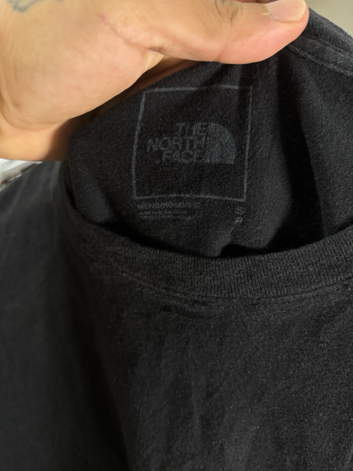 The North Face Graphic Logo Men&rsquo;s Black Short Sleeve Crew Neck T-Shirt Size S