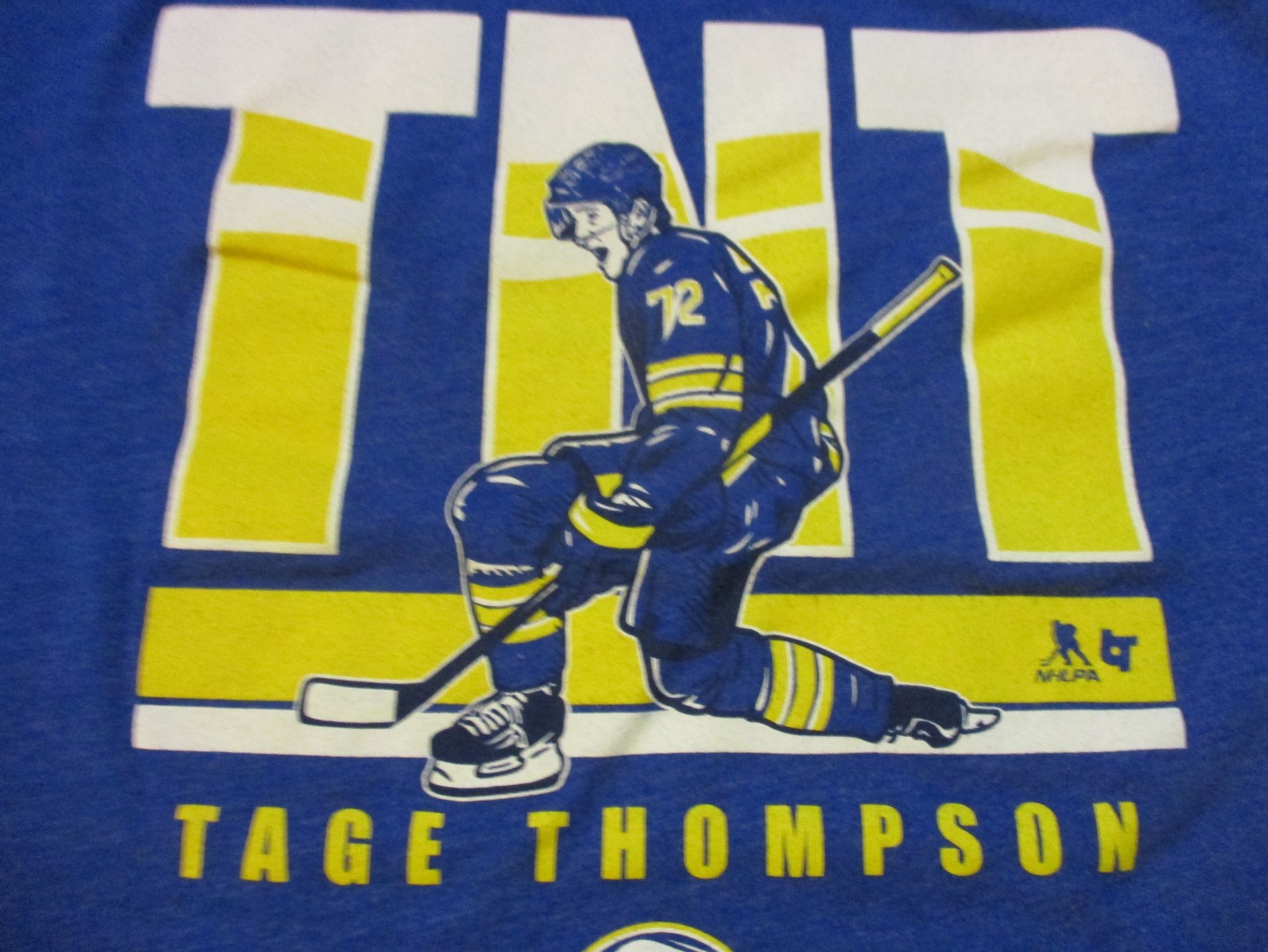 TAGE TNT THOMPSON #72 BUFFALO SABRES HOCKEY NHL T-SHIRT LG BISONS BILLS BRAVES