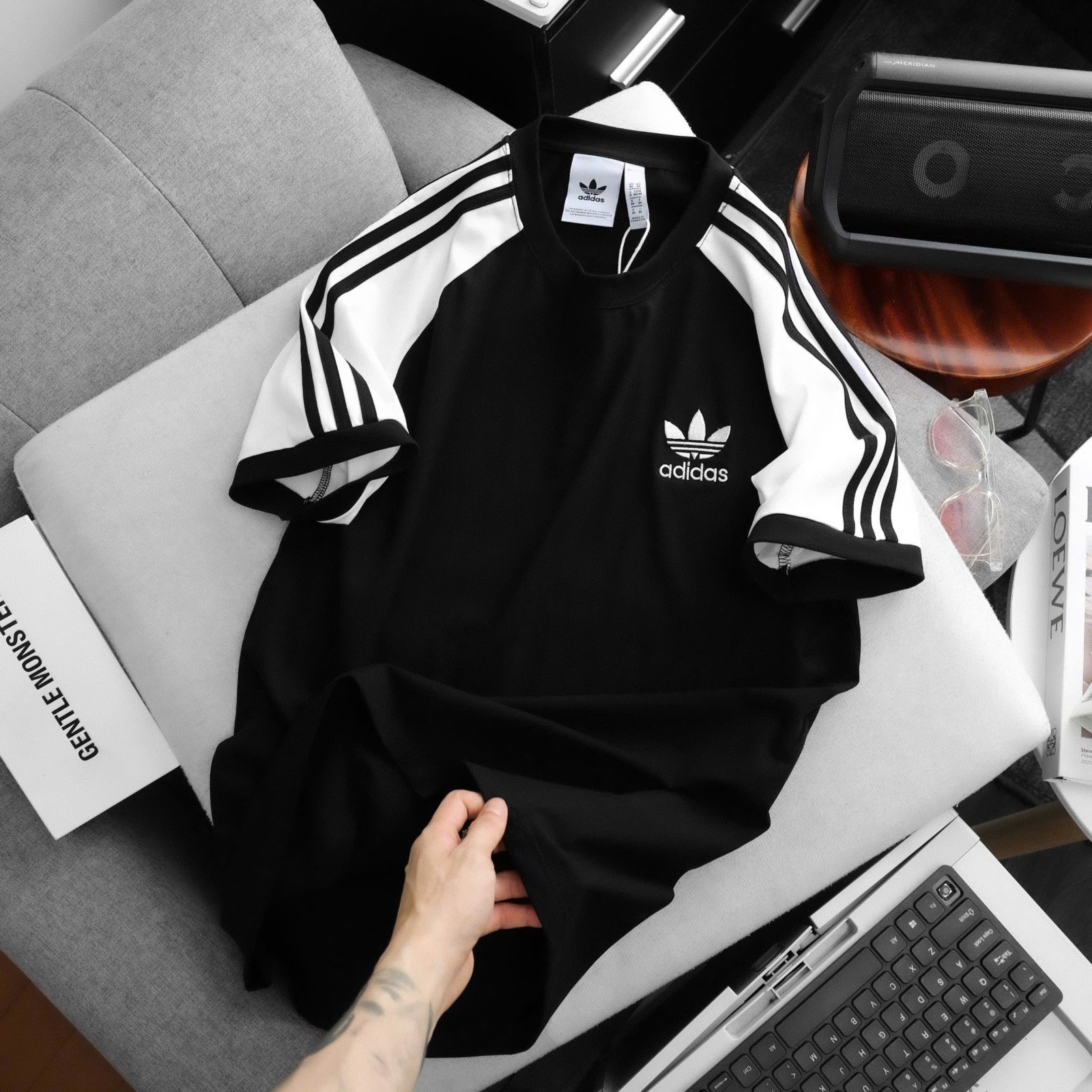 ADIDAS ORIGINALS 3-STRIPES CALIFORNIA Retro Trefoil TEE SHIRT ~ BLACK Slim Fit