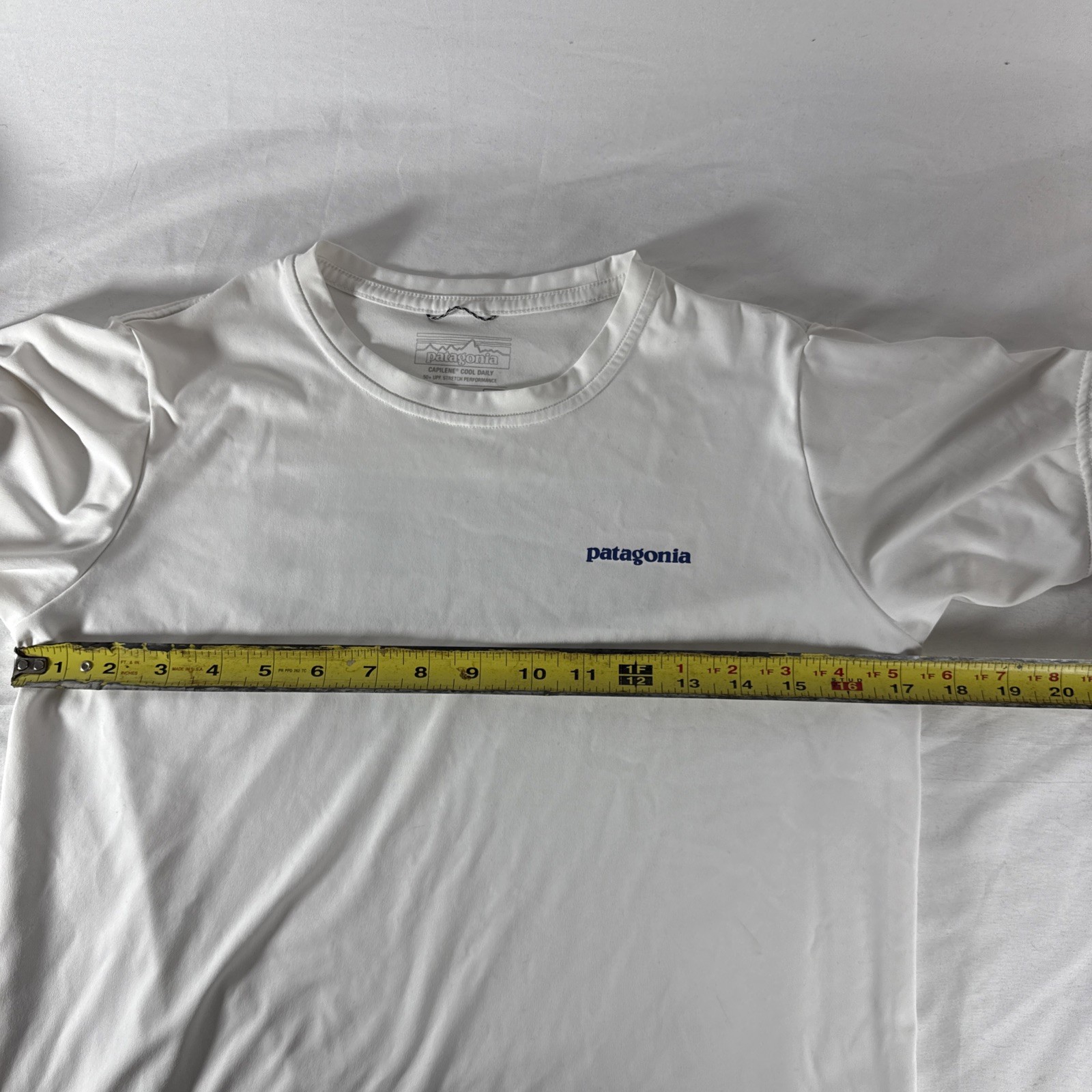 Patagonia Shirt Mens SMALL Short Sleeve Crew Neck White SWIMP SHIRT 50+ UPF 2Z
