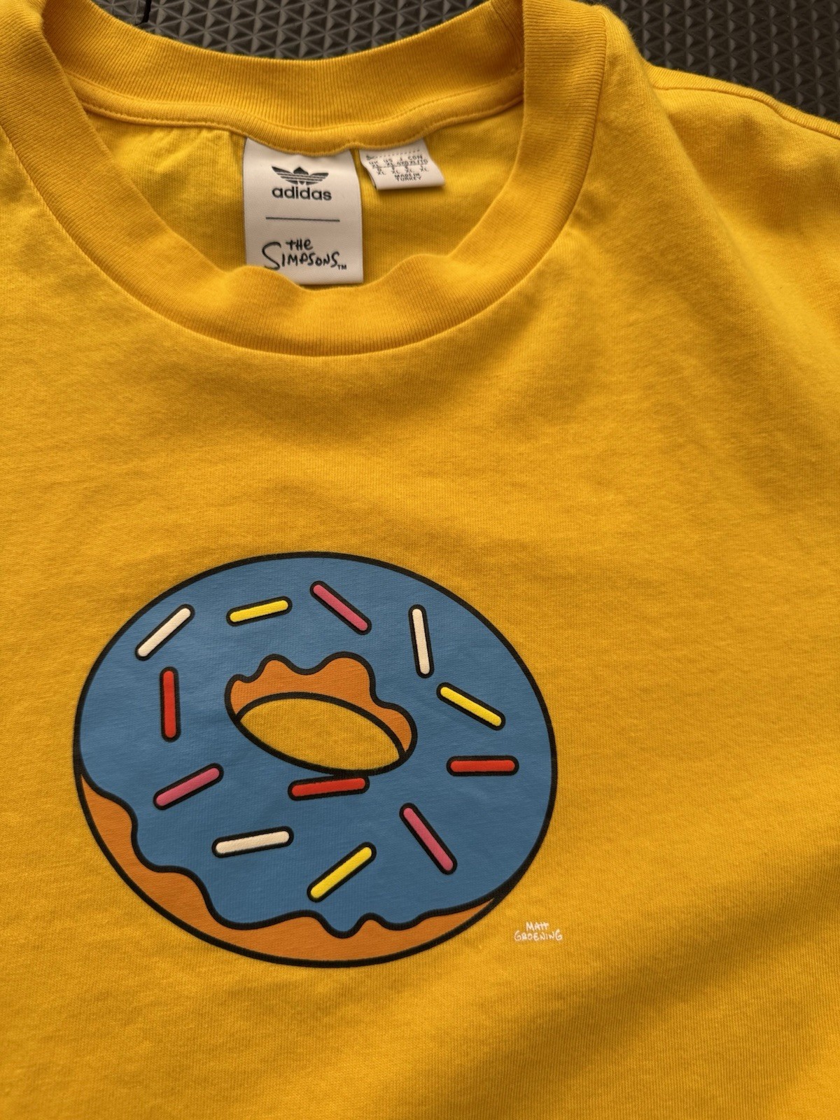 ADIDAS ORIGINALS THE SIMPSONS SHIRT XL HOMER SIMPSON DOUGHNUT YELLOW Pre Owned