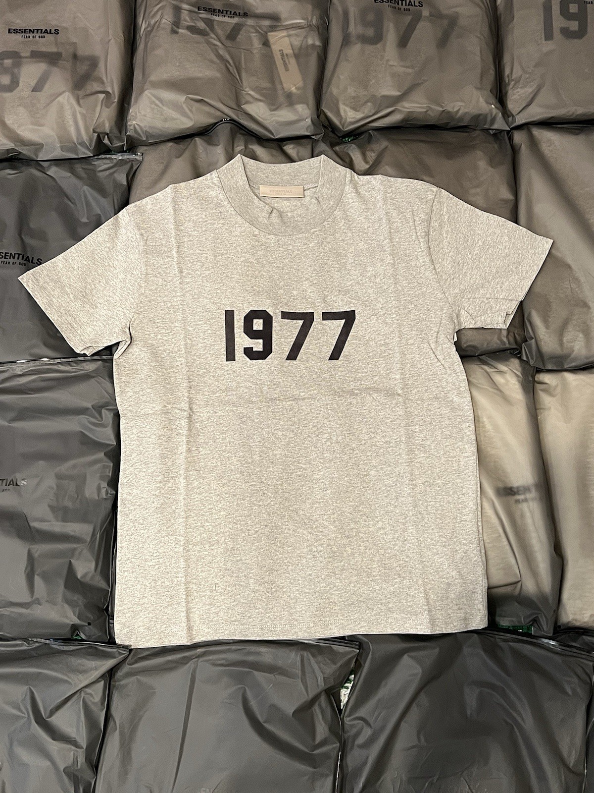 Fear of God Essentials 1977 Dark Oatmeal Tee Size L