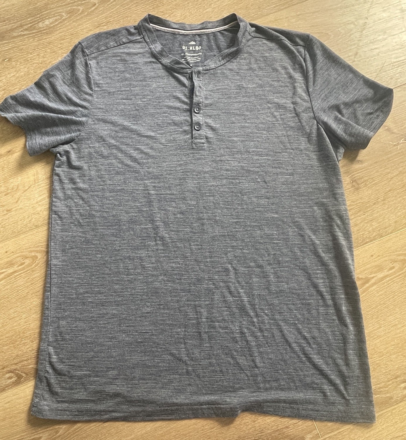 01 Algo Performance Merino Wool Henley Shirt Mens Medium Gray Short Sleeve