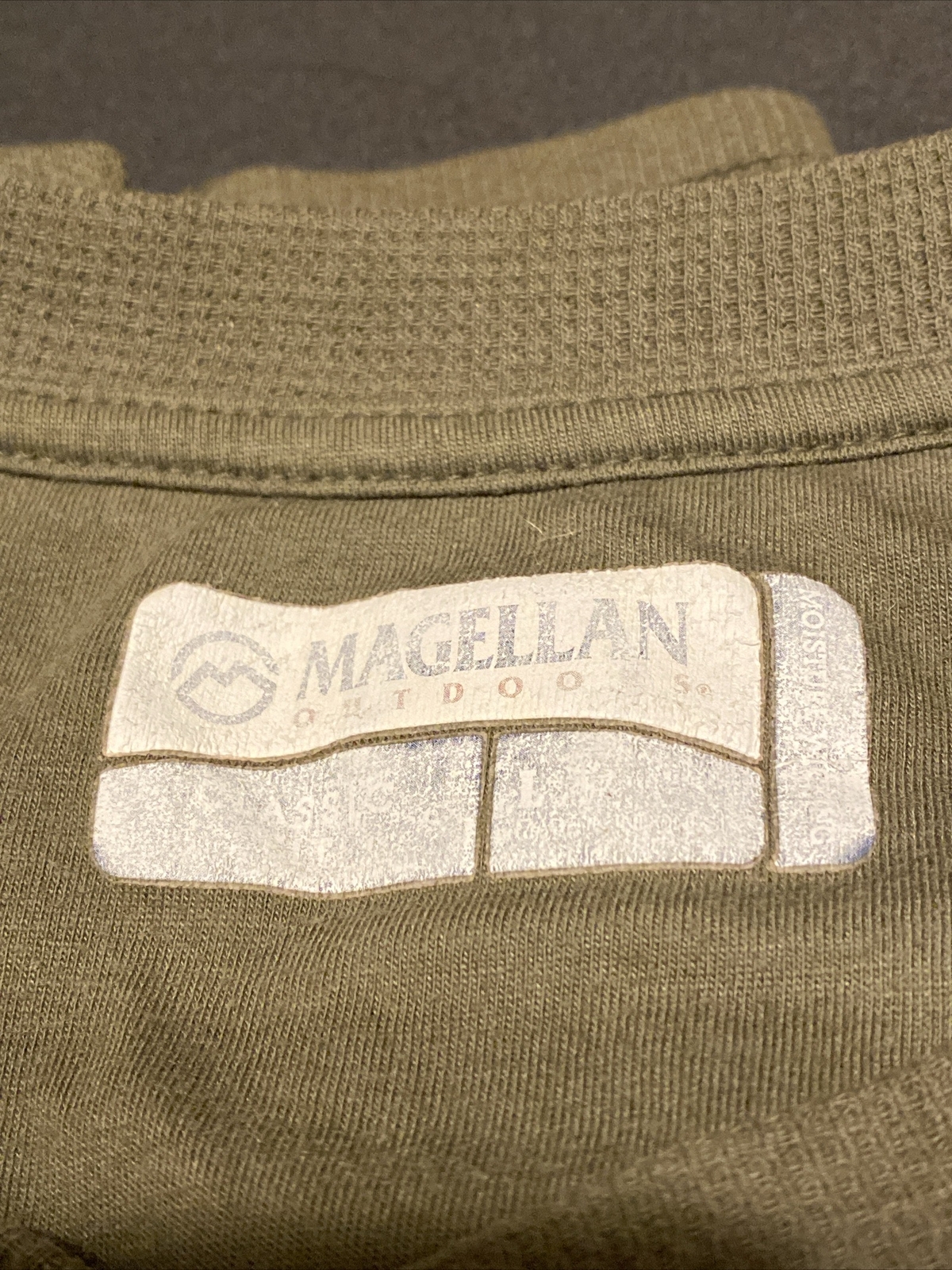 MAGELLAN Henley Base Camp Thermal Moisture Wick Shirt Mens Size L Olive Green