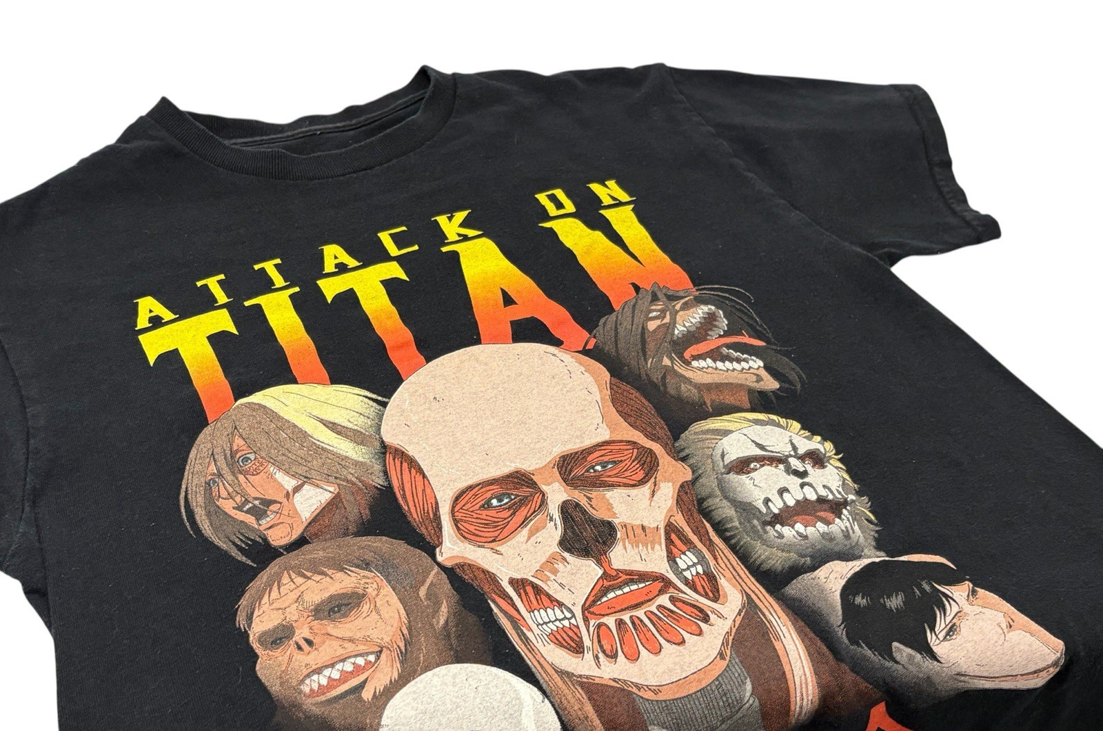 Crunchyroll Attack On Titan Men&rsquo;s T-shirt Size S/M Anime Horror Sci Fi Art Manga
