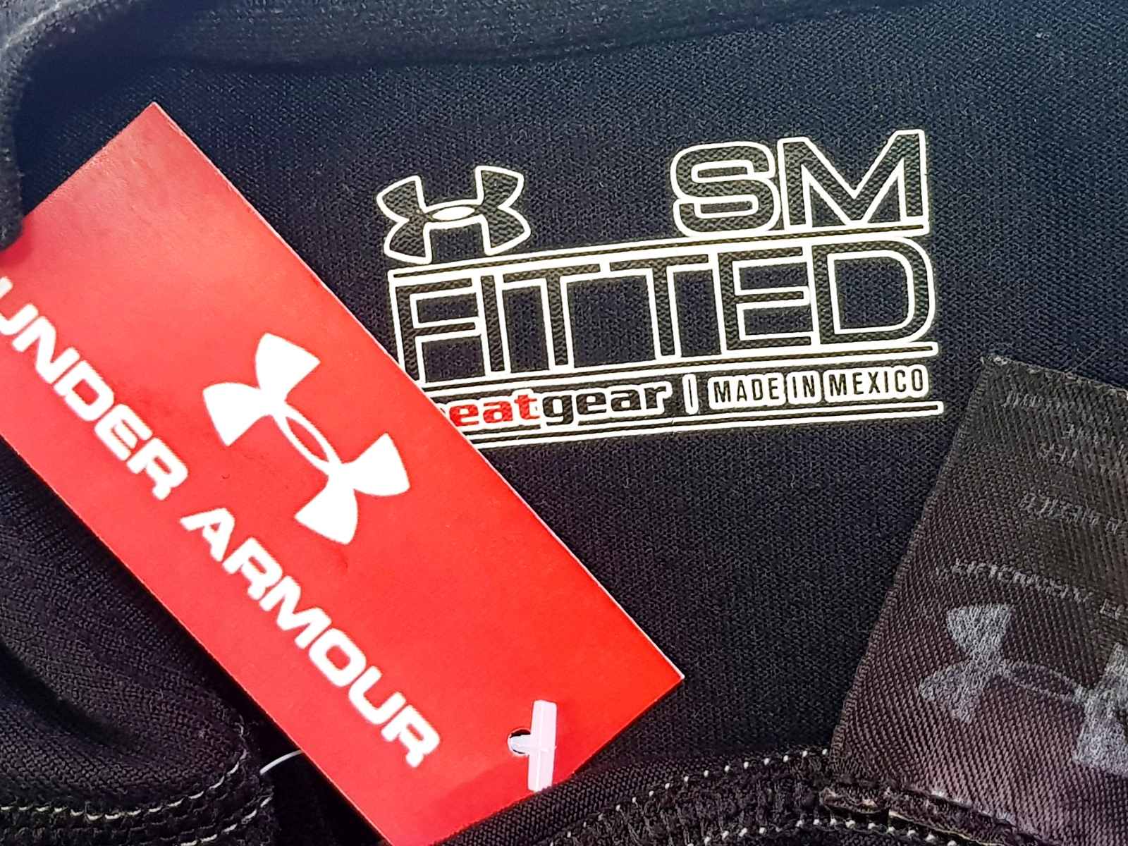 UNDER ARMOUR HEATGEAR Mens Black SLEEVELESS SPORTS TOP VEST Stretch – S -RRP £35