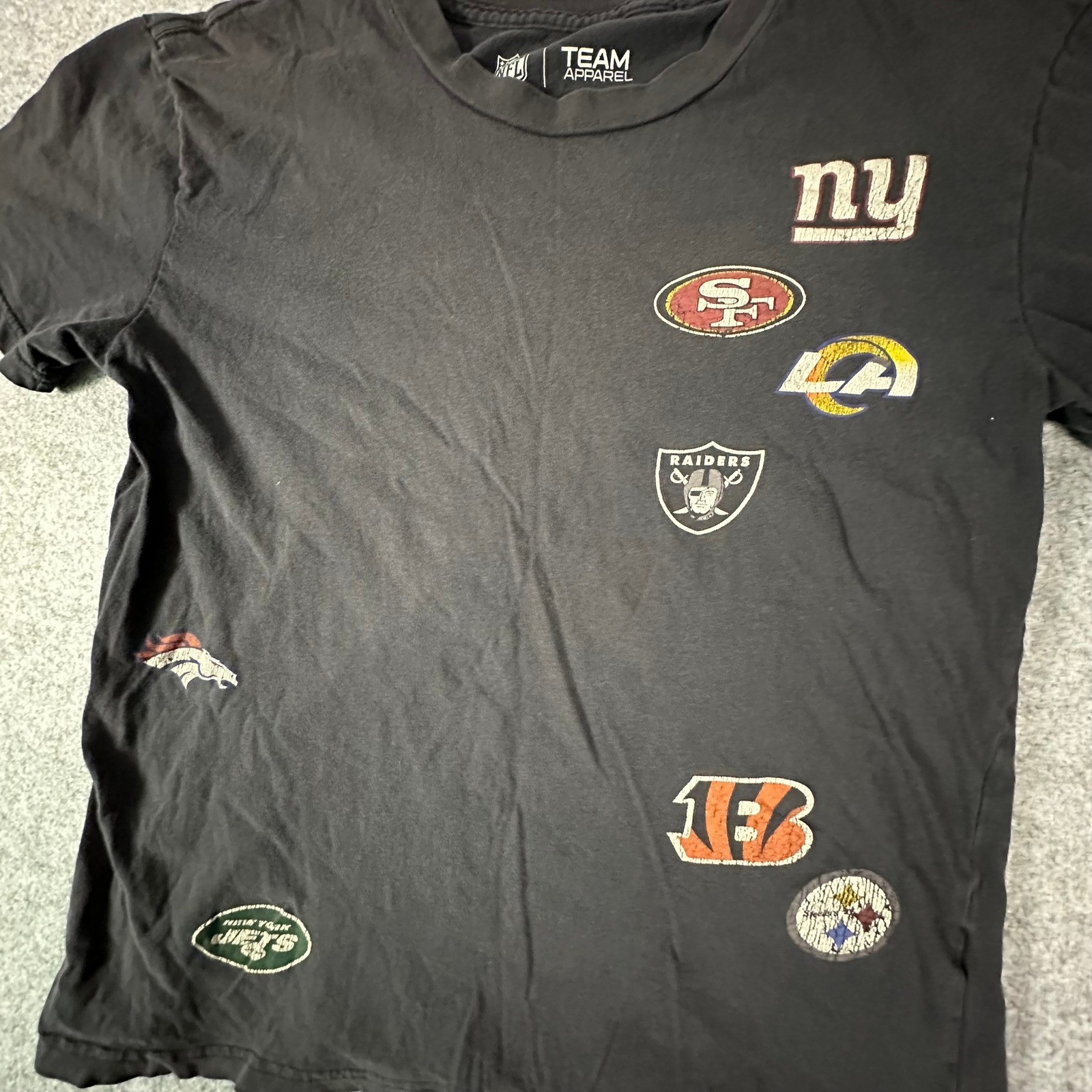NFL Team Apparel T-Shirt XS Black Mens All Team Logo Distressed Relaxed