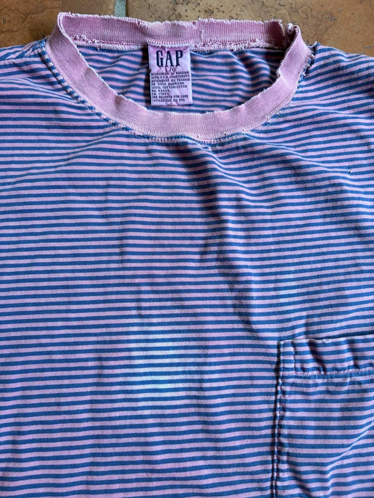 Single stitch vinatage Gap Tshirt distressed