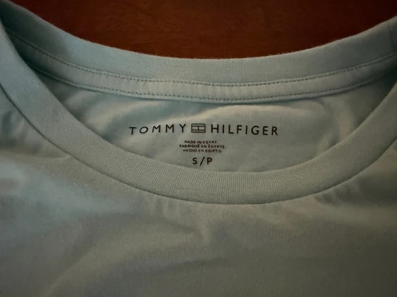 Tommy Hilfiger short sleeve crewneck T-shirt size small