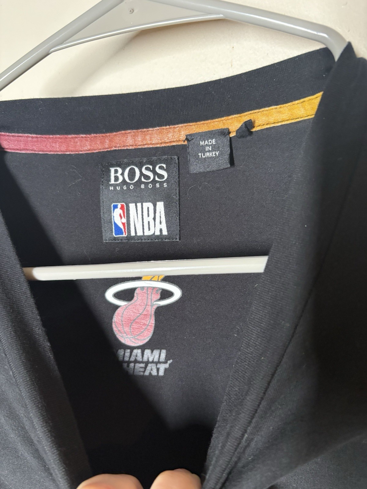 {EUC} Men&rsquo;s HUGO BOSS Miami Heat Black T Shirt L