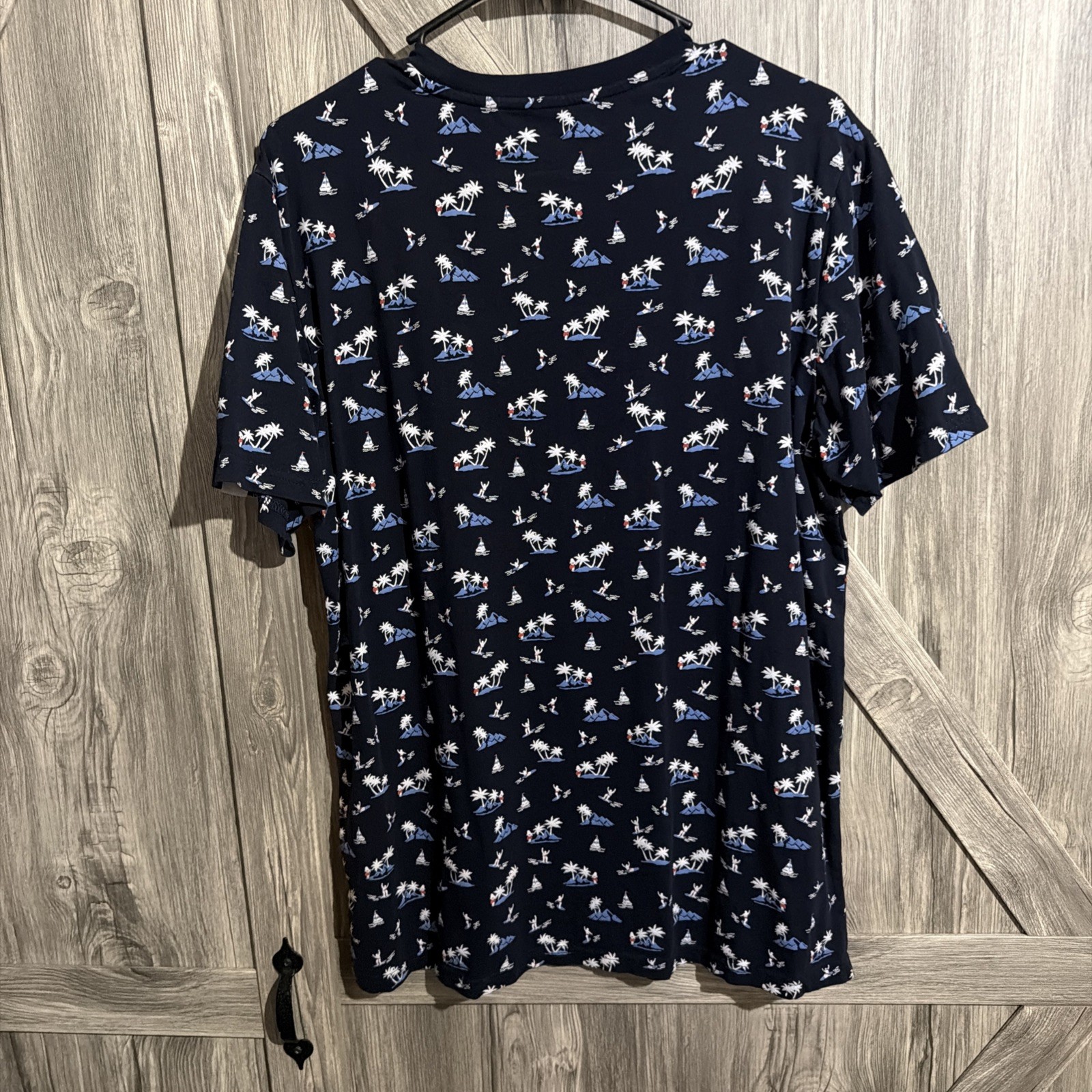 Free Planet Shirt Men&rsquo;s Large Water Themed Short Sleeve Tee Top