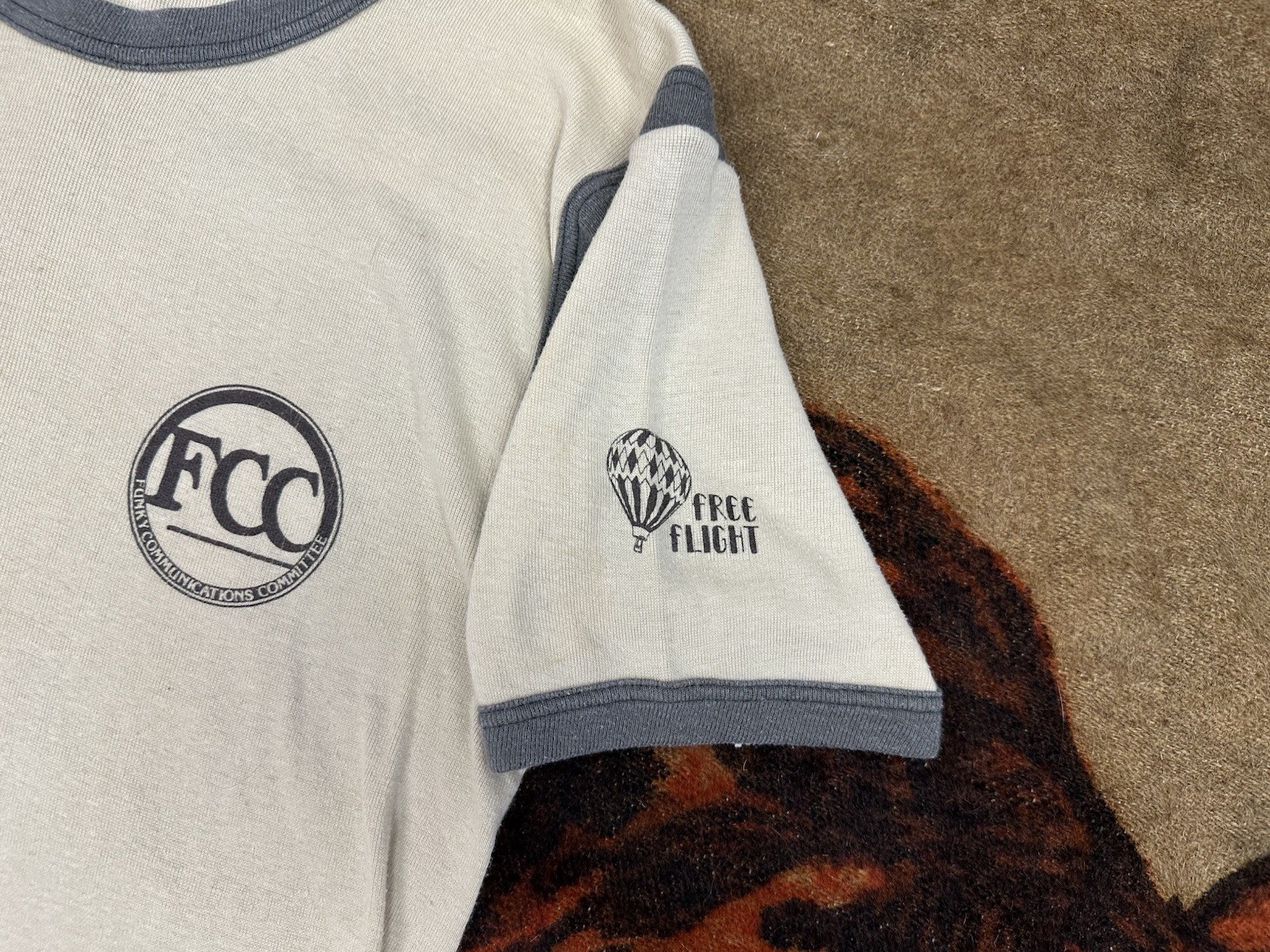 Vintage 70s Funk KX104 Radio Station FCC Free Flight Ringer Tee Mens Small Beige