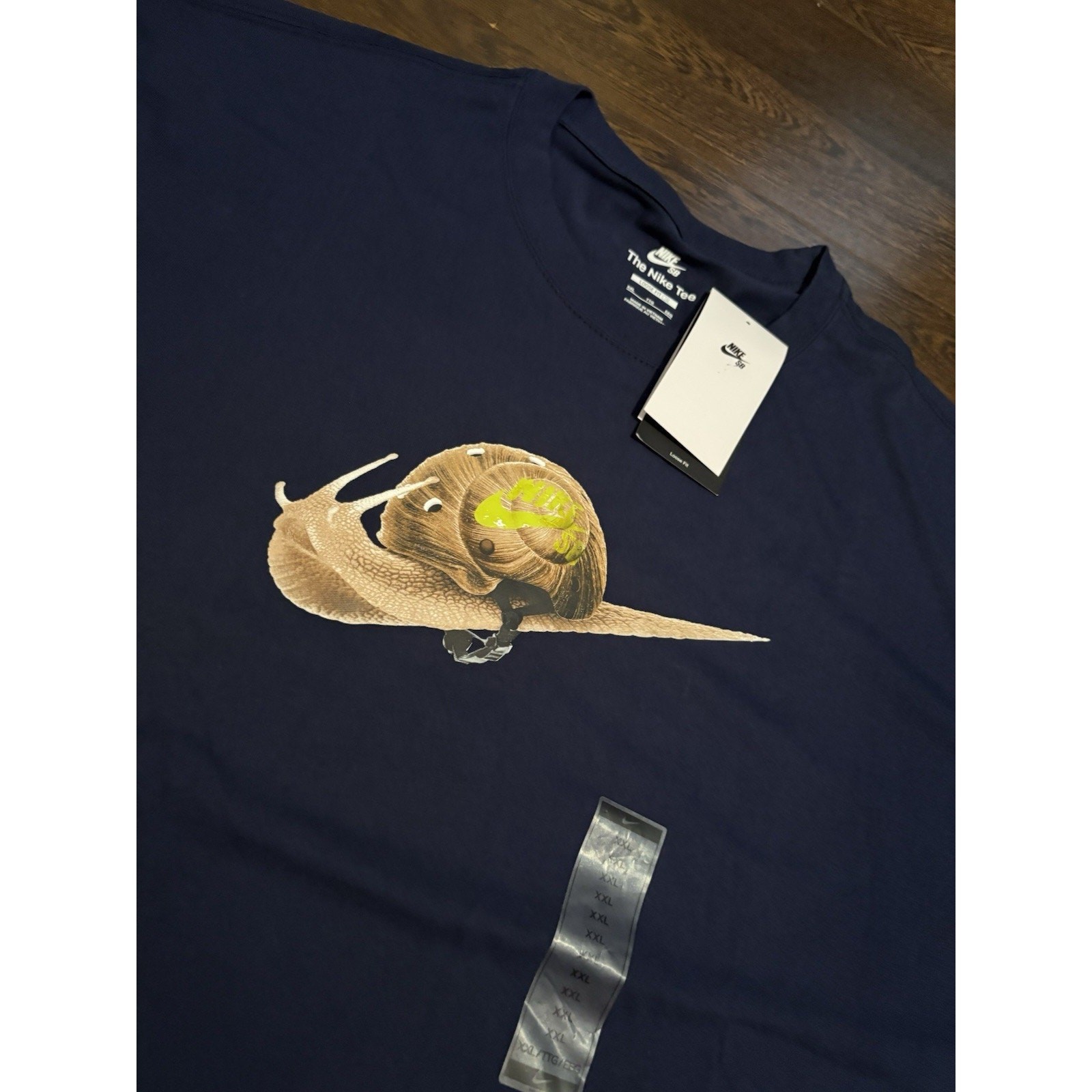NEW NIKE SB « Snail Tee » MEN&rsquo;S MIDNIGHT NAVY YELLOW SHIRT Sz 2XL FZ5283-410