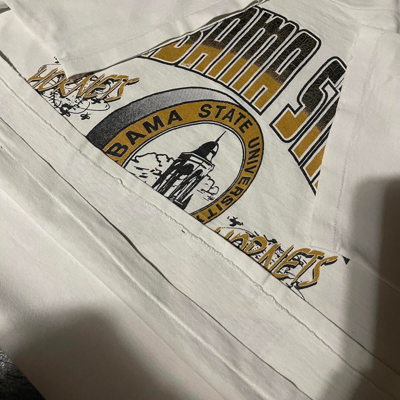 VINTAGE 80s White Alabama State University Hornets Graphic Tee – Medium