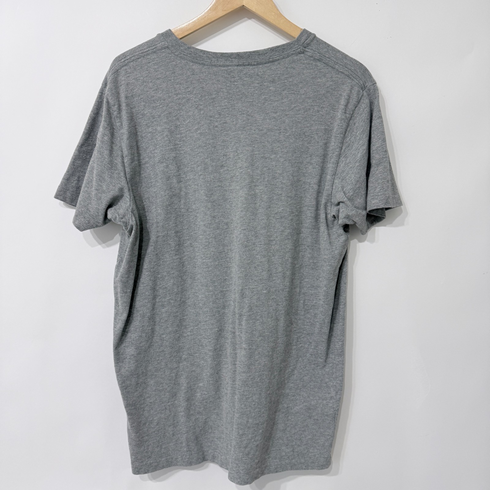 Abercrombie & Fitch Sueded V Neck Muscle T Shirt Mens XL Gray Embroidered Moose