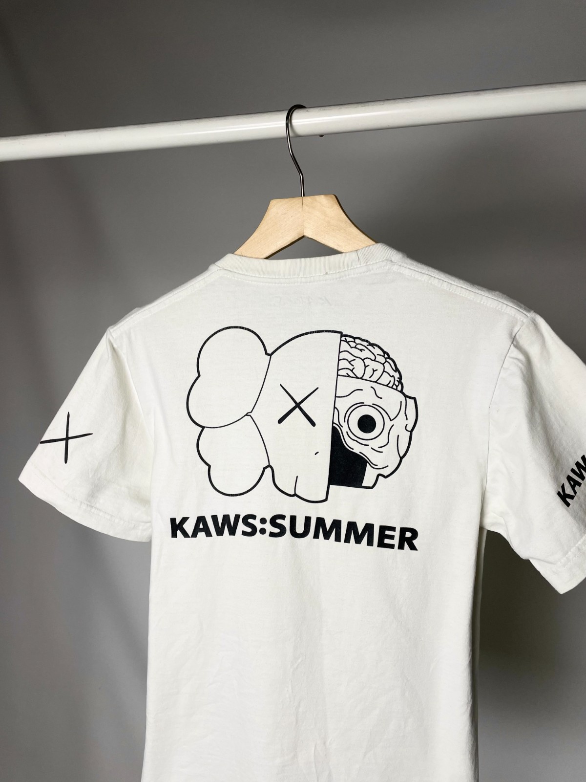 Kaws Summer XX ( Size S ) Vintage Companion Supreme White Tee T Shirt