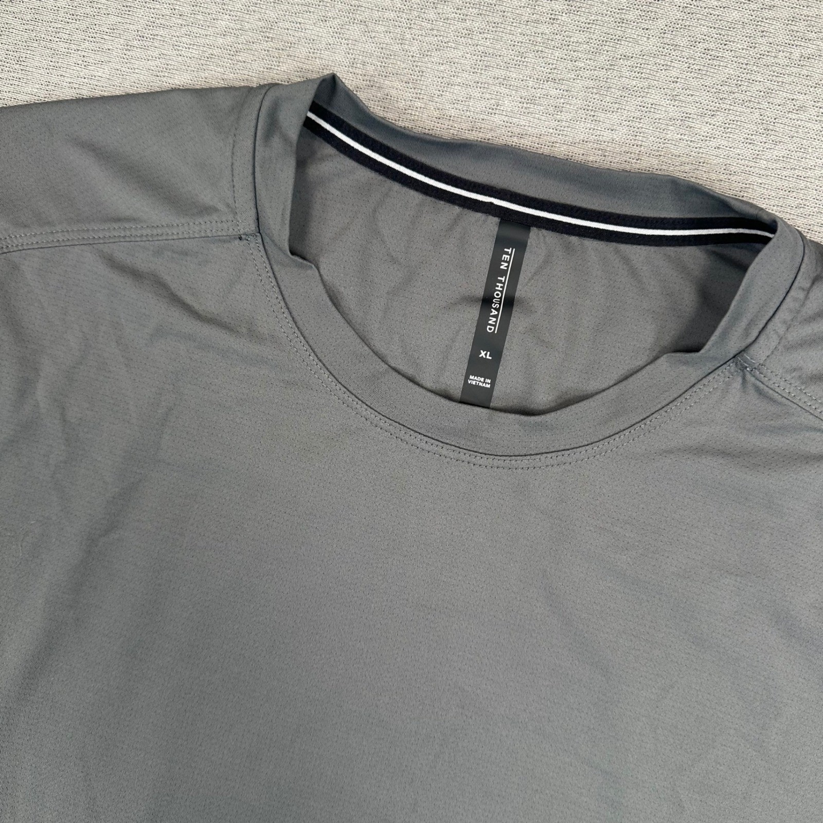 Ten Thousand Shirt Mens XL Charcoal Gray Training Gym Lightweight Tech