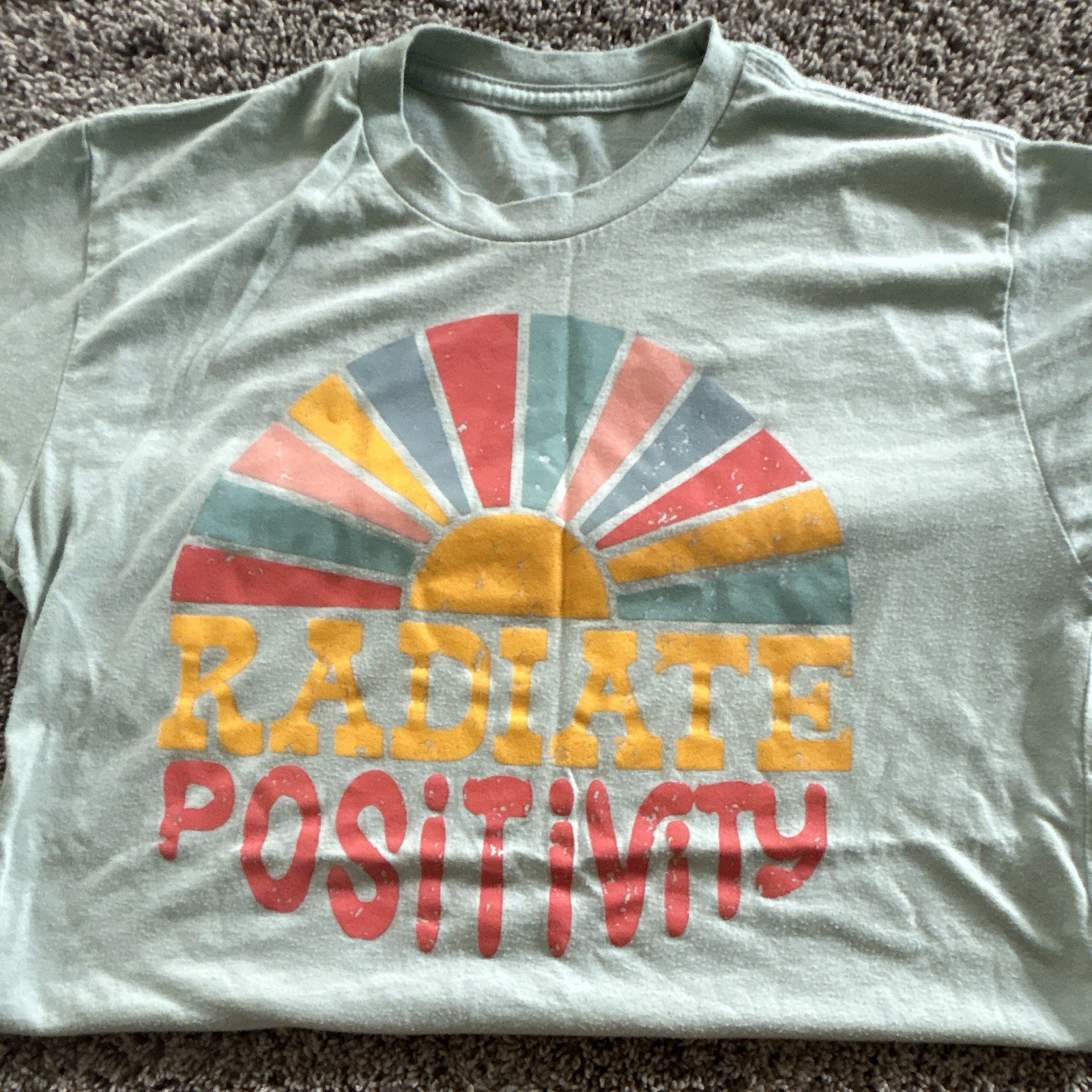 Green « Radiate Positivity » Sun Graphic Crew Neck Short Sleeve Unisex T-Shirt S