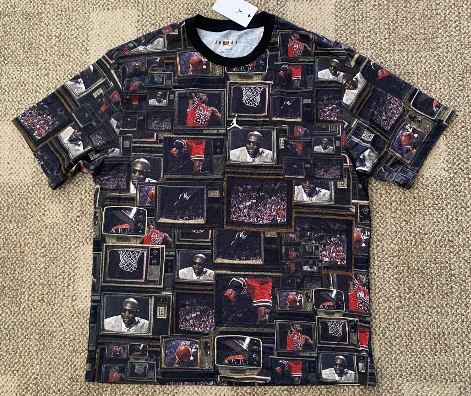 Air Jordan Nike Brooklyn Tee SS Athletic Top Shirt T-Shirt HQ8946-010 Men&rsquo;s L