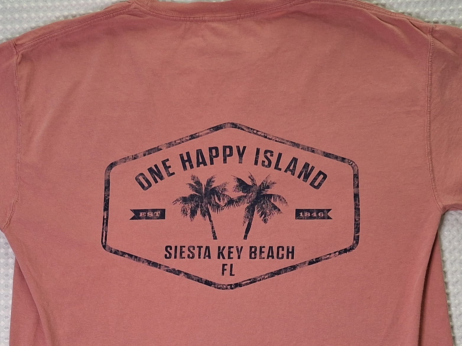 Siesta Key Beach Florida One Happy Island Souvenir T-shirt Size M ComfortWash