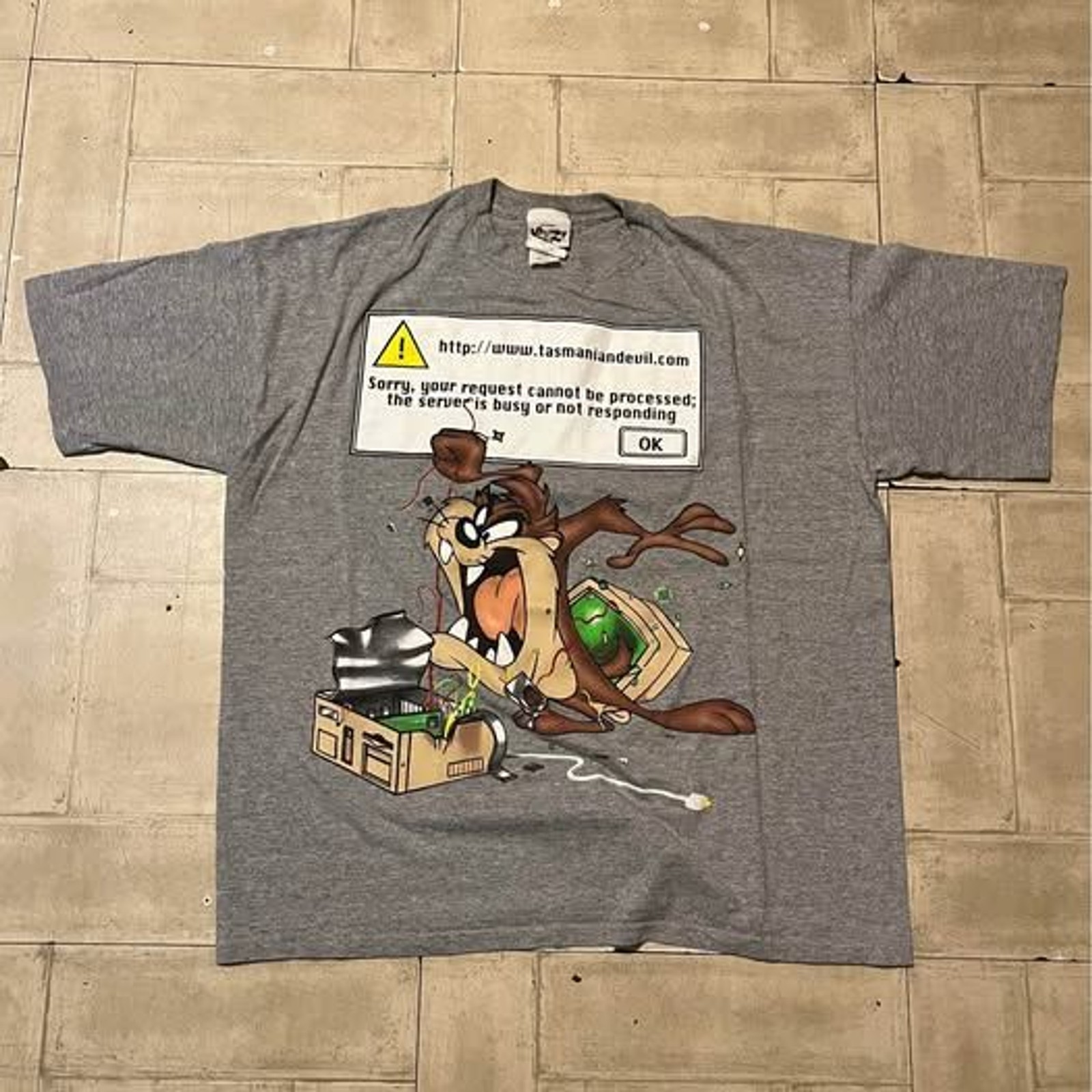 Looney Tunes Tasmanian devil graphic tshirt size Large