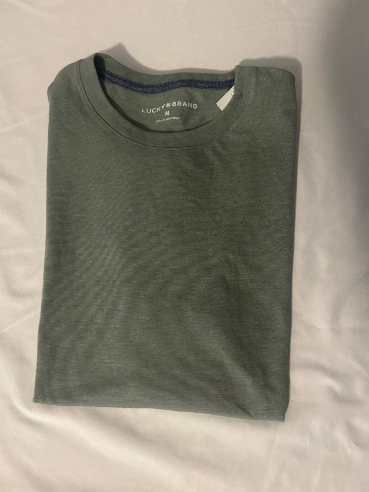 Mens lucky brand green t shirt medium new never warn.