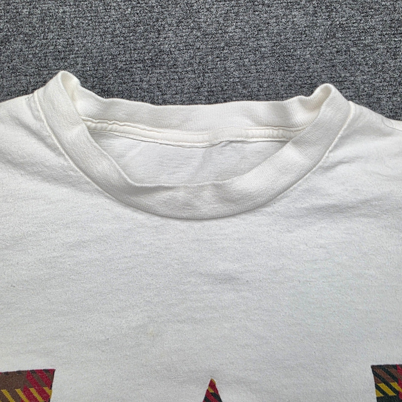 Large Vintage Canada Maple Leaf Tartan Graphic Single Stitch 90s T-Shirt